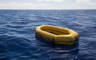 Un navigator a supraviețuit o lună în derivă pe Oceanul Pacific după ce barca i s-a defectat