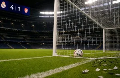 Kylian Mbappe a reușit un hat-trick în victoria lui Real Madrid cu Real Sociedad, la revenirea lui Jose Mourinho pe Bernabeu