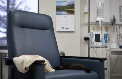 Modelul Alina Pușcău s-a tuns scurt din cauza tratamentului împotriva cancerului
