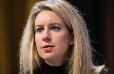 Elizabeth Holmes este programată să fie mutată într-un centru de tranziție în 2027. Eliberarea rămâne programată pentru 2030
